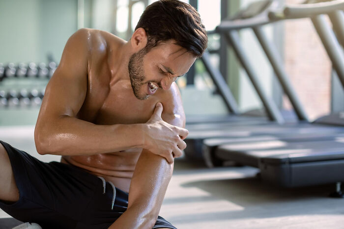 68 People Reveal Bizarre Body Tricks That Sound Fake Until They Actually Try Them For Themselves