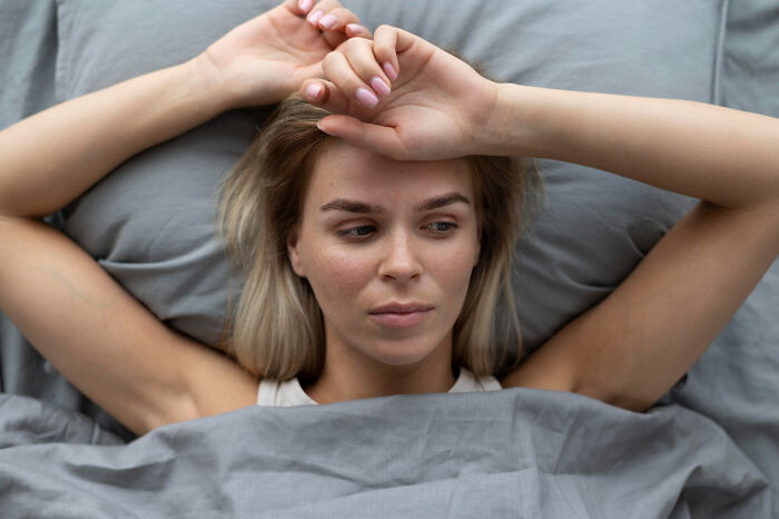 68 People Reveal Bizarre Body Tricks That Sound Fake Until They Actually Try Them For Themselves