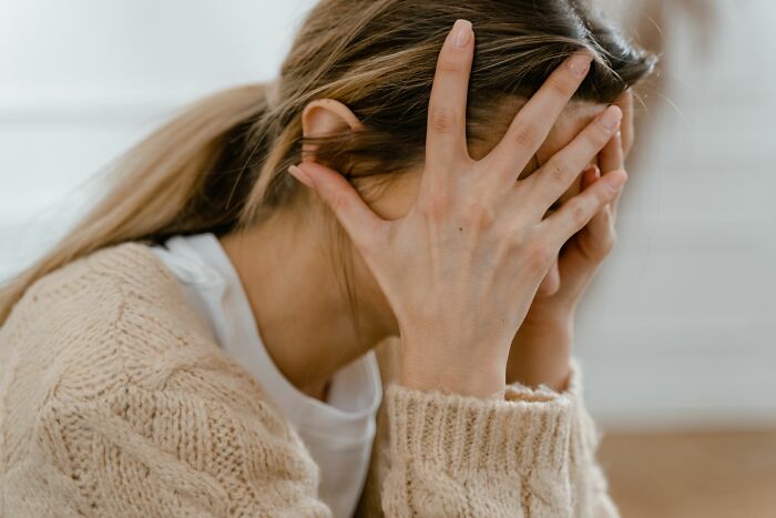 68 People Reveal Bizarre Body Tricks That Sound Fake Until They Actually Try Them For Themselves