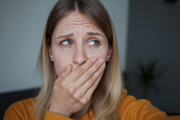 68 People Reveal Bizarre Body Tricks That Sound Fake Until They Actually Try Them For Themselves