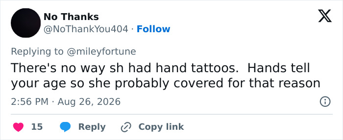 Dolly Parton Covered Her Tattooed Hands With Skin-Colored Gloves, Here’s What She Was Really Hiding Dolly Parton Covered Her Tattooed Hands With Skin-Colored Gloves, Here’s What She Was Really Hiding