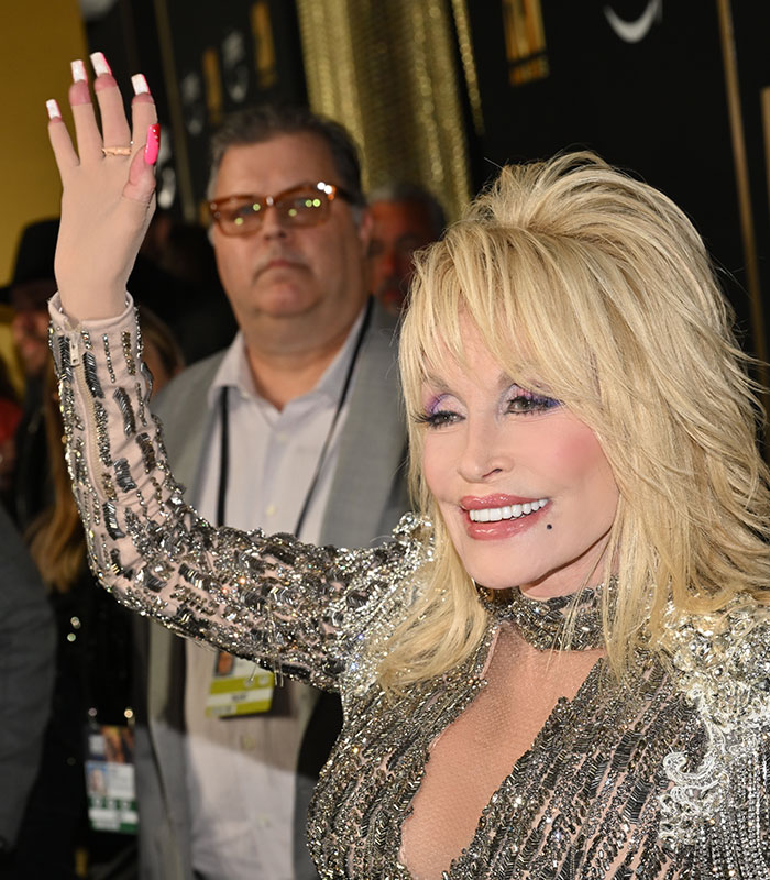 Dolly Parton Covered Her Tattooed Hands With Skin-Colored Gloves, Here’s What She Was Really Hiding Dolly Parton Covered Her Tattooed Hands With Skin-Colored Gloves, Here’s What She Was Really Hiding