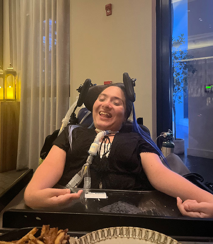Restaurant Finally Breaks Silence After Disabled Customer Was Served Dessert With “Offensive” Birthday Message