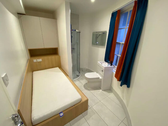 You May Never Trust An Airbnb Listing After Seeing These 49 Photos You May Never Trust An Airbnb Listing After Seeing These 49 Photos