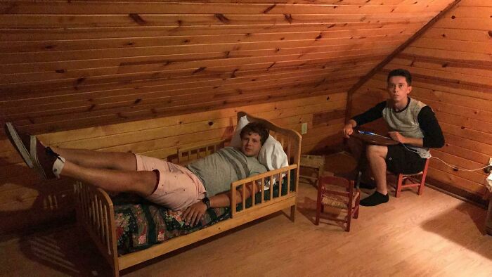 You May Never Trust An Airbnb Listing After Seeing These 49 Photos You May Never Trust An Airbnb Listing After Seeing These 49 Photos