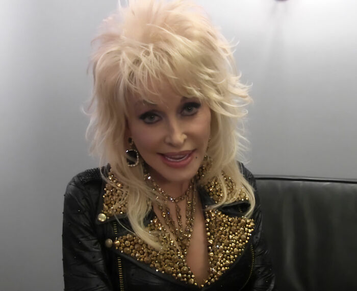 Dolly Parton Once Stunned Fans When She Revealed What Her Real Hair Looked Like After Years Of Iconic Wigs Dolly Parton Once Stunned Fans When She Revealed What Her Real Hair Looked Like After Years Of Iconic Wigs