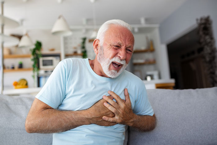 Cardiac Surgeon Has A Heart Attack After Ignoring Red Flags, Reveals The Signs People Shouldn’t Neglect Cardiac Surgeon Has A Heart Attack After Ignoring Red Flags, Reveals The Signs People Shouldn’t Neglect