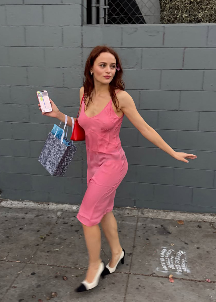 Joey King Flashed Her Underwear At Movie Premiere, Then Got Hit With Plastic Surgery Accusations Joey King Flashed Her Underwear At Movie Premiere, Then Got Hit With Plastic Surgery Accusations