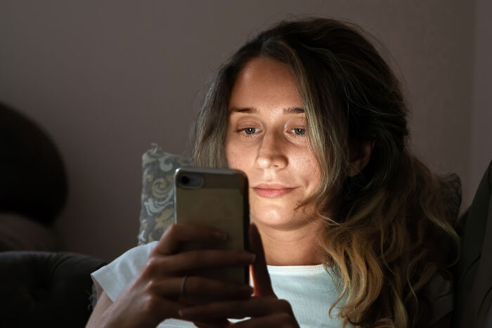 Woman Paints Bestie As “Not A Girl’s Girl,” After She Refuses To Put Up With Her Cheating On Fiancé Woman Paints Bestie As “Not A Girl’s Girl,” After She Refuses To Put Up With Her Cheating On Fiancé