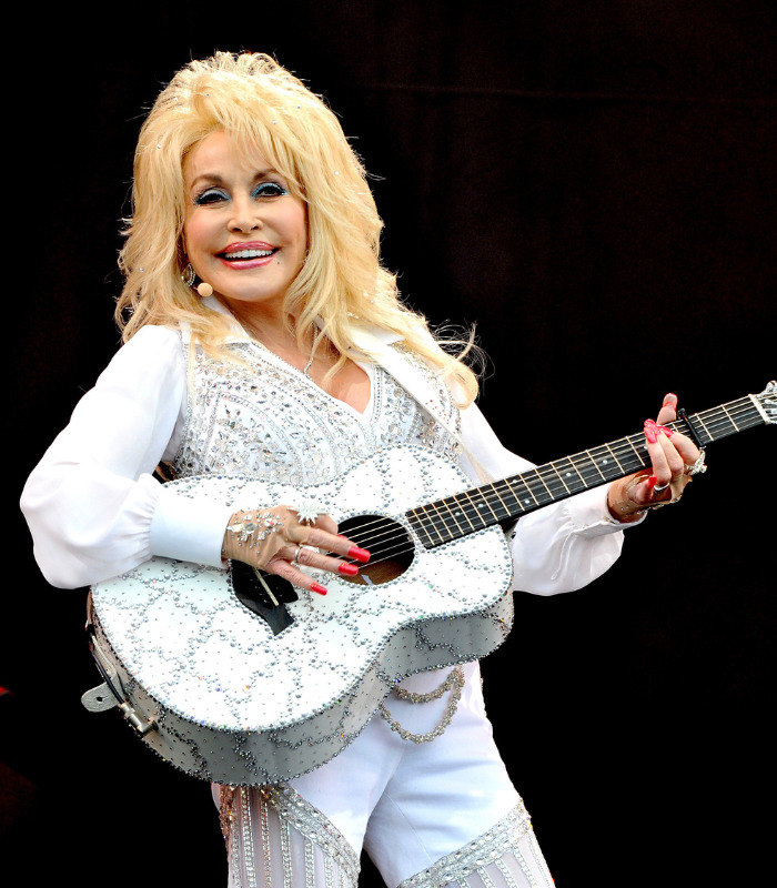 Dolly Parton’s Co-Star Sparks Fierce Backlash Over “Disrespectful” Tribute To Country Legend: “Oh, Shut Up” Dolly Parton’s Co-Star Sparks Fierce Backlash Over “Disrespectful” Tribute To Country Legend: “Oh, Shut Up”