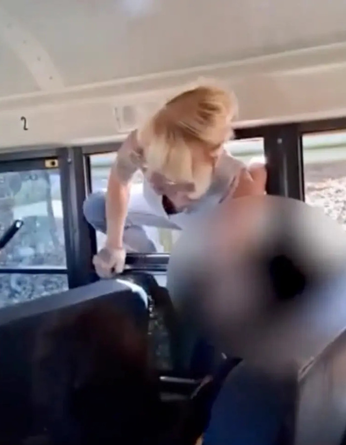 Furious Parents Smash Their Way Into School Bus After Driver Refuses To Release Kids Furious Parents Smash Their Way Into School Bus After Driver Refuses To Release Kids