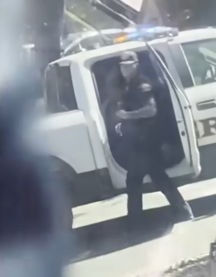 Furious Parents Smash Their Way Into School Bus After Driver Refuses To Release Kids Furious Parents Smash Their Way Into School Bus After Driver Refuses To Release Kids