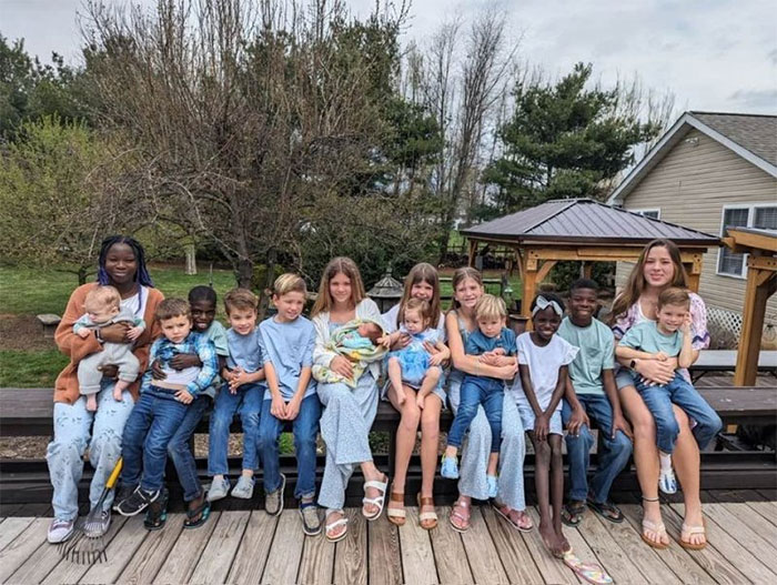 Couple Keeps Adopting Kids After Having Their Own Until They End Up With A Family Of 39 Couple Keeps Adopting Kids After Having Their Own Until They End Up With A Family Of 39