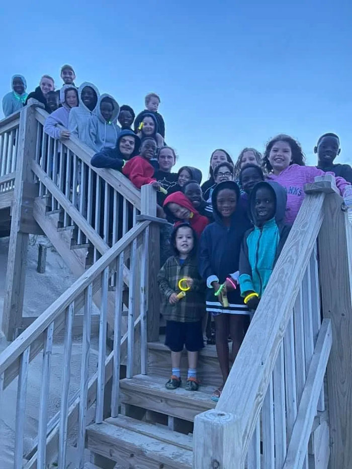 Couple Keeps Adopting Kids After Having Their Own Until They End Up With A Family Of 39 Couple Keeps Adopting Kids After Having Their Own Until They End Up With A Family Of 39