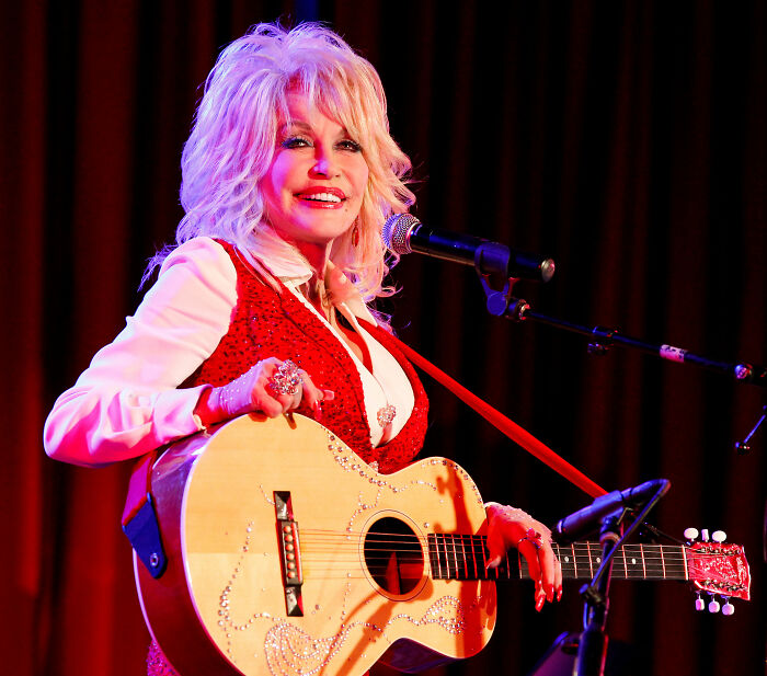 Dolly Parton’s Sister Reveals The Selfless Offer The Late Legend Made To Doctors During Her Devastating Cancer Battle Dolly Parton’s Sister Reveals The Selfless Offer The Late Legend Made To Doctors During Her Devastating Cancer Battle