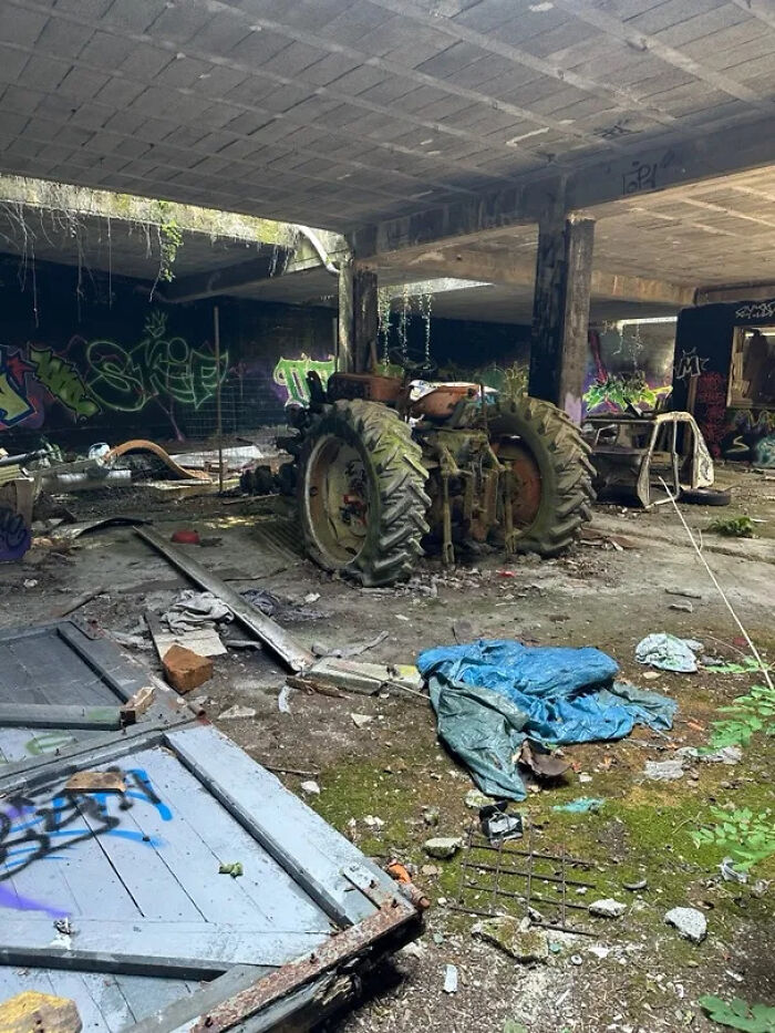 &ldquo;Abandoned World&rdquo; Shared 30 Photos Of Forgotten Places Frozen In Time