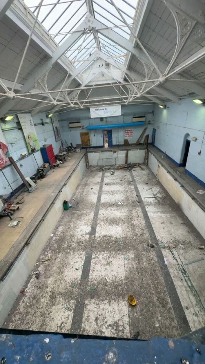 &ldquo;Abandoned World&rdquo; Shared 30 Photos Of Forgotten Places Frozen In Time