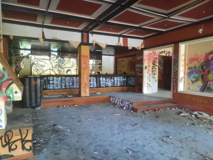 &ldquo;Abandoned World&rdquo; Shared 30 Photos Of Forgotten Places Frozen In Time