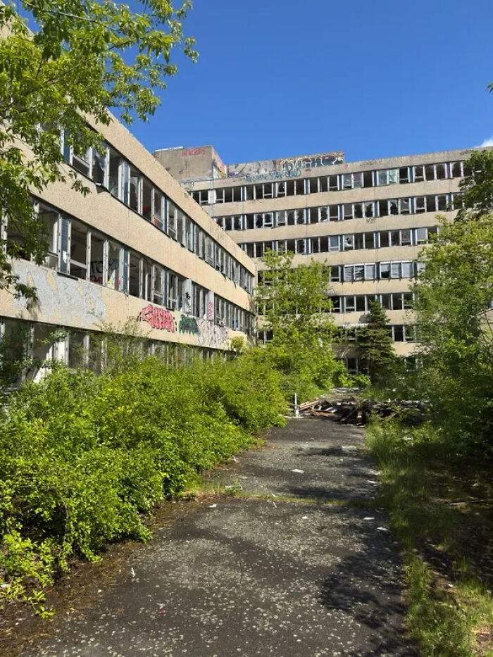 &ldquo;Abandoned World&rdquo; Shared 30 Photos Of Forgotten Places Frozen In Time