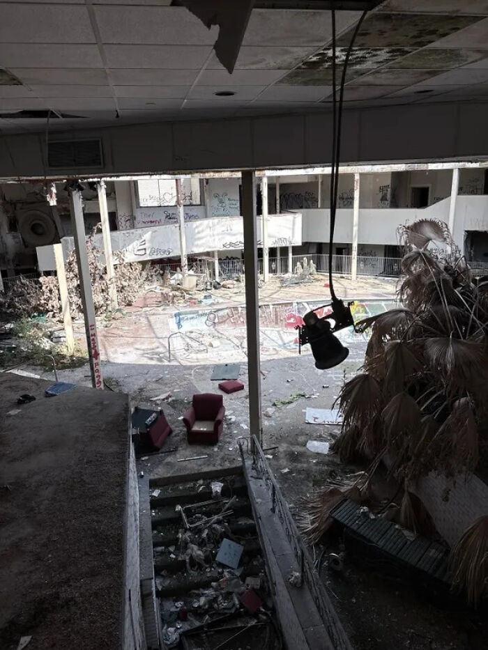 &ldquo;Abandoned World&rdquo; Shared 30 Photos Of Forgotten Places Frozen In Time
