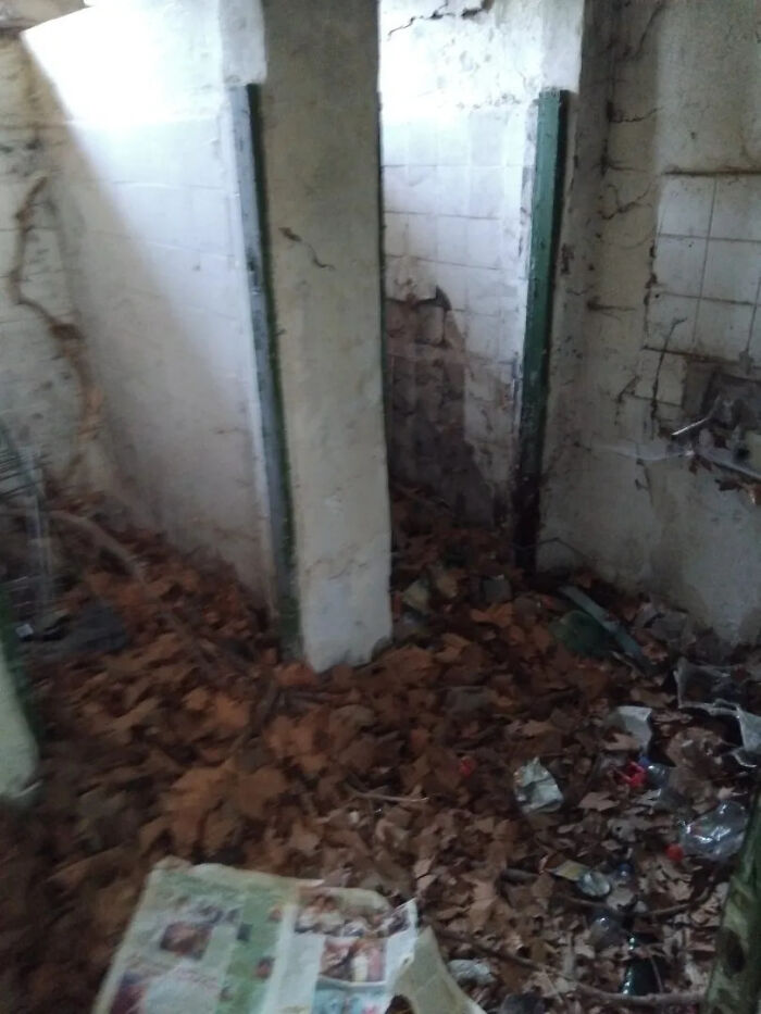 &ldquo;Abandoned World&rdquo; Shared 30 Photos Of Forgotten Places Frozen In Time
