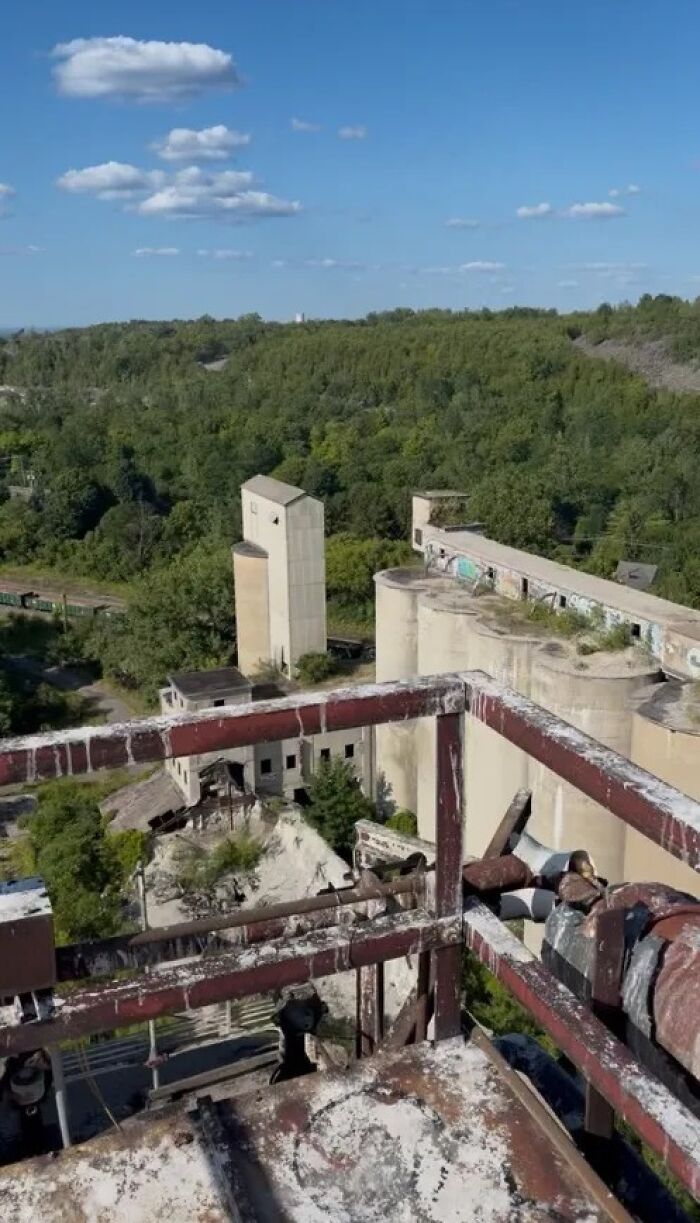 &ldquo;Abandoned World&rdquo; Shared 30 Photos Of Forgotten Places Frozen In Time