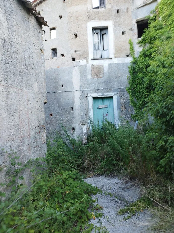 &ldquo;Abandoned World&rdquo; Shared 30 Photos Of Forgotten Places Frozen In Time