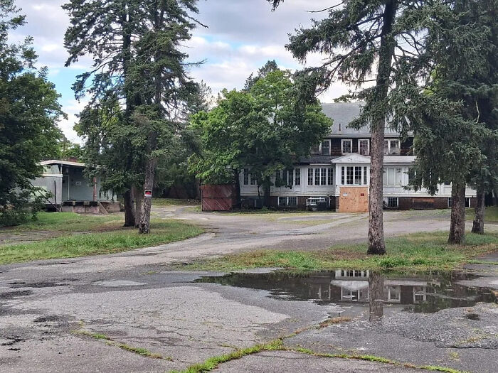 &ldquo;Abandoned World&rdquo; Shared 30 Photos Of Forgotten Places Frozen In Time