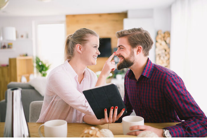 82 People Admit They Became Affair Partners, And Their Reasons Are All Over The Place 82 People Admit They Became Affair Partners, And Their Reasons Are All Over The Place