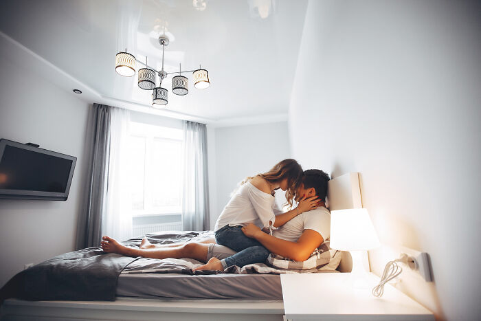 82 People Admit They Became Affair Partners, And Their Reasons Are All Over The Place 82 People Admit They Became Affair Partners, And Their Reasons Are All Over The Place