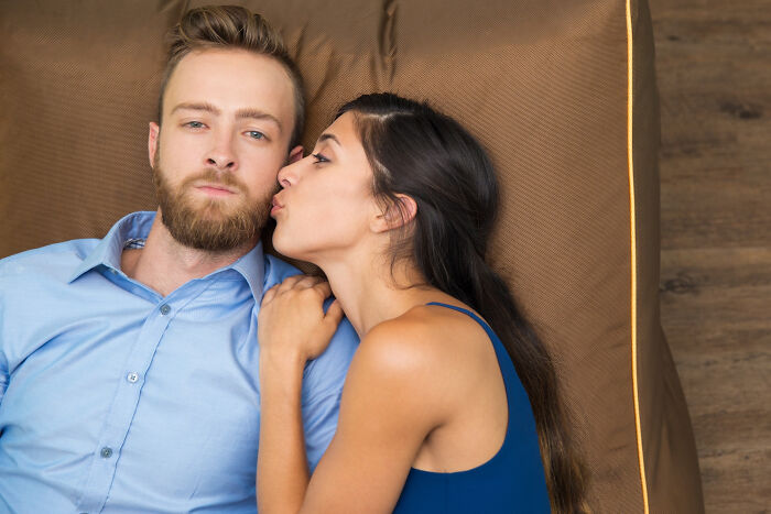 82 People Admit They Became Affair Partners, And Their Reasons Are All Over The Place 82 People Admit They Became Affair Partners, And Their Reasons Are All Over The Place