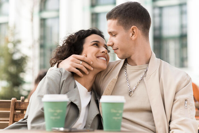 82 People Admit They Became Affair Partners, And Their Reasons Are All Over The Place 82 People Admit They Became Affair Partners, And Their Reasons Are All Over The Place