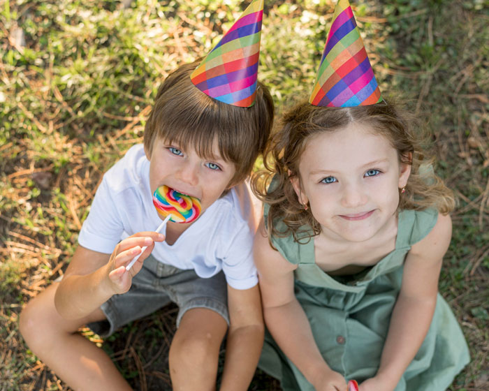 Parents Celebrate Their Twins But Overlook 17YO, Say He’s Manipulating Them When He Needs Attention Parents Celebrate Their Twins But Overlook 17YO, Say He’s Manipulating Them When He Needs Attention
