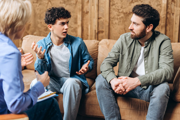 Parents Celebrate Their Twins But Overlook 17YO, Say He’s Manipulating Them When He Needs Attention Parents Celebrate Their Twins But Overlook 17YO, Say He’s Manipulating Them When He Needs Attention