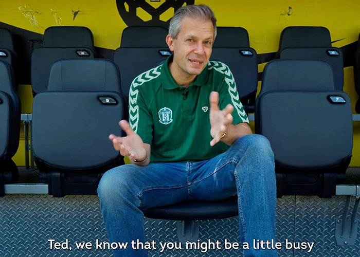 Lithuanian Soccer Team Finds Brilliant Way To Promote Women’s Sports By Inviting Jason Sudeikis To Coach Them Lithuanian Soccer Team Finds Brilliant Way To Promote Women’s Sports By Inviting Jason Sudeikis To Coach Them