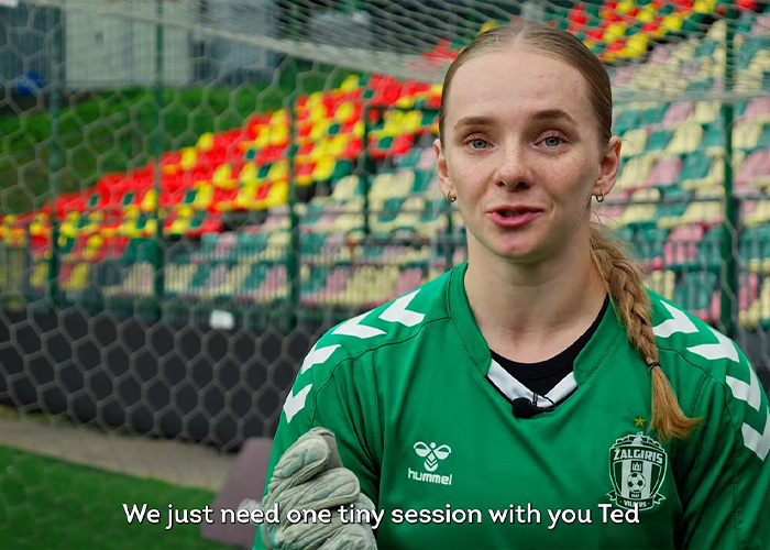 Lithuanian Soccer Team Finds Brilliant Way To Promote Women’s Sports By Inviting Jason Sudeikis To Coach Them Lithuanian Soccer Team Finds Brilliant Way To Promote Women’s Sports By Inviting Jason Sudeikis To Coach Them