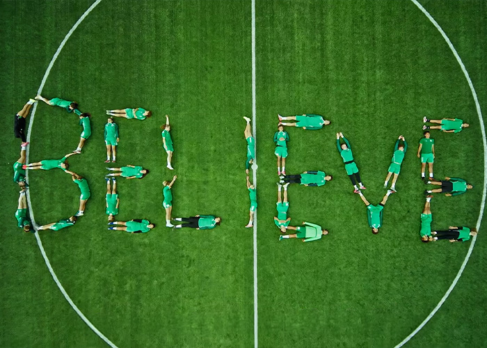 Lithuanian Soccer Team Finds Brilliant Way To Promote Women’s Sports By Inviting Jason Sudeikis To Coach Them Lithuanian Soccer Team Finds Brilliant Way To Promote Women’s Sports By Inviting Jason Sudeikis To Coach Them