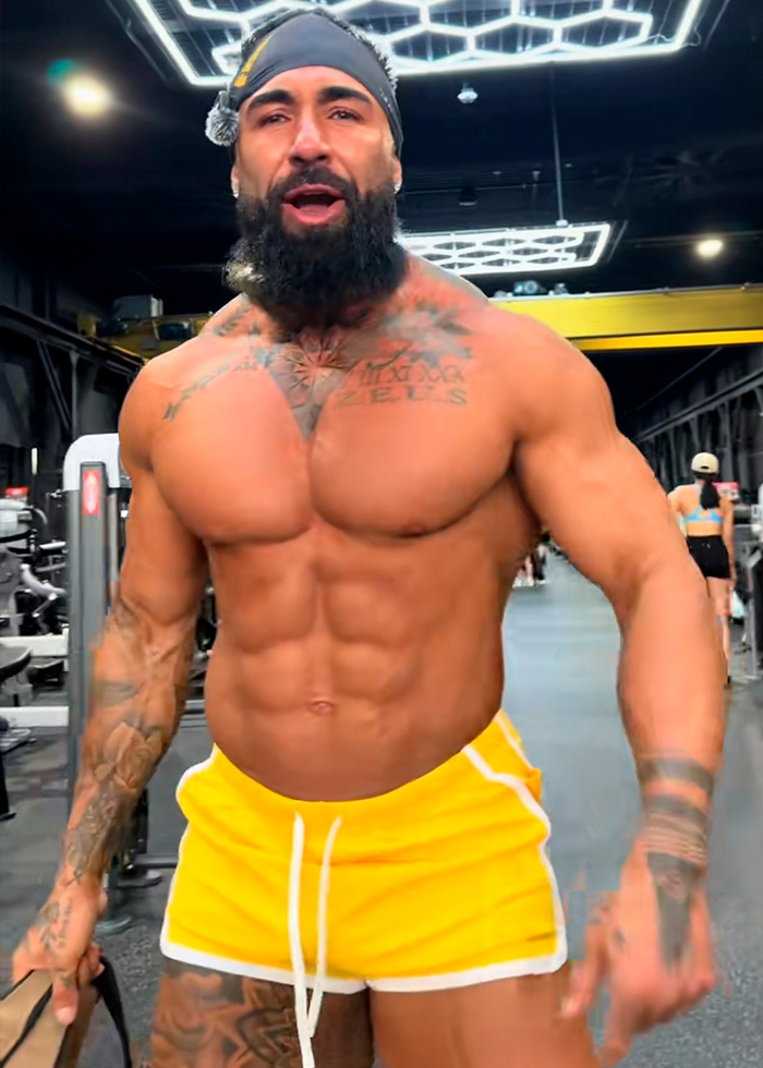 Expert Reveals The Truth Behind Workout From Trainer Whose Jaw-Dropping Glutes Mesmerized Half The Internet