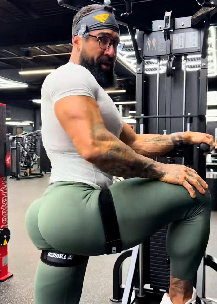 Expert Reveals The Truth Behind Workout From Trainer Whose Jaw-Dropping Glutes Mesmerized Half The Internet