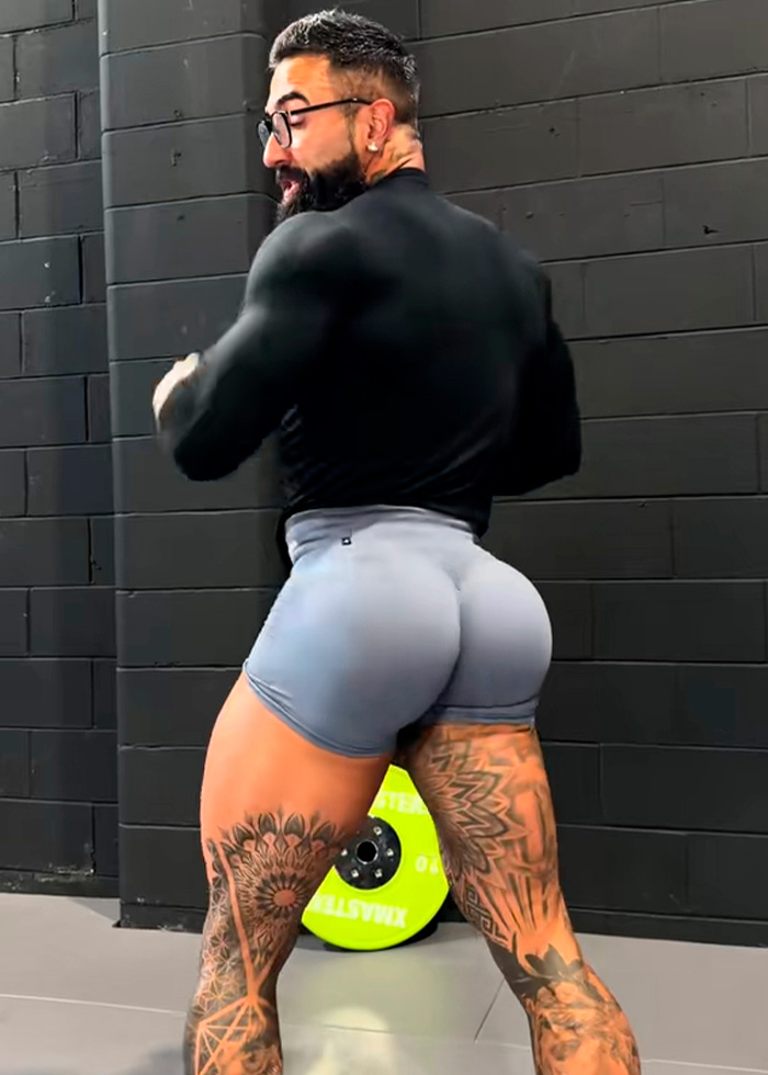 Expert Reveals The Truth Behind Workout From Trainer Whose Jaw-Dropping Glutes Mesmerized Half The Internet