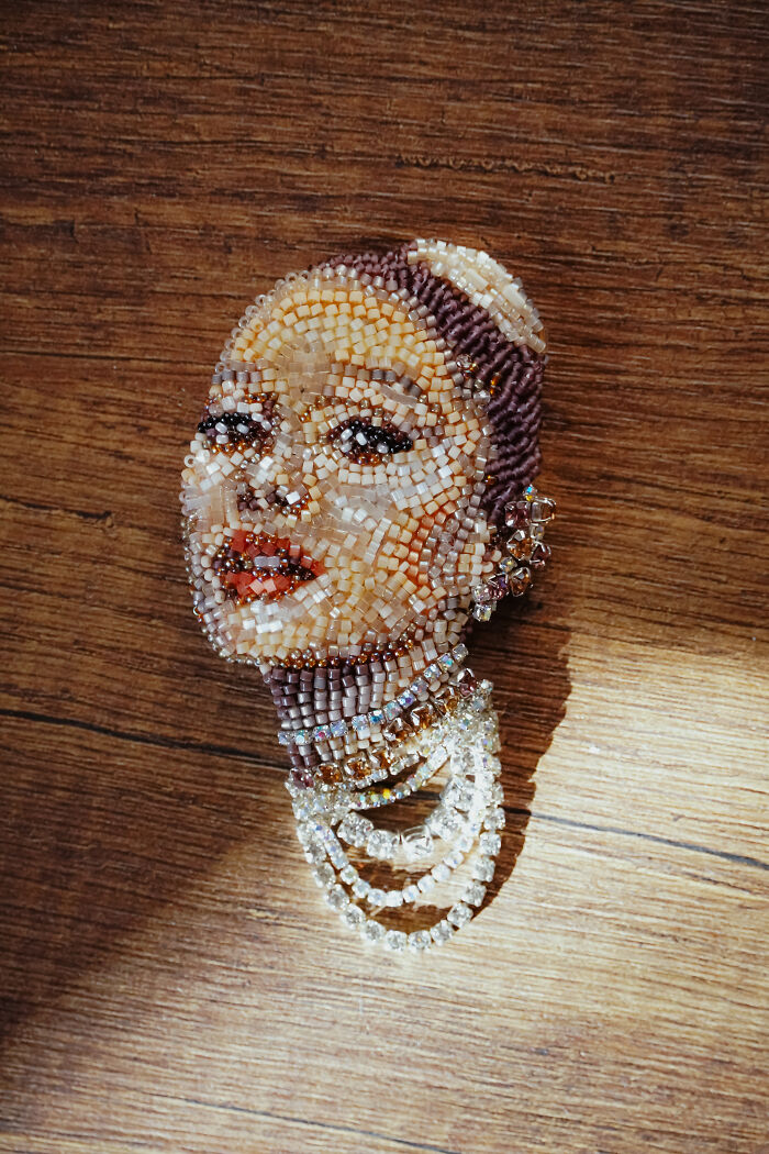 From Michael Jackson To Golden Globes Brooches: 40 Incredible Beaded Creations By Tiffany Pisani From Michael Jackson To Golden Globes Brooches: 40 Incredible Beaded Creations By Tiffany Pisani