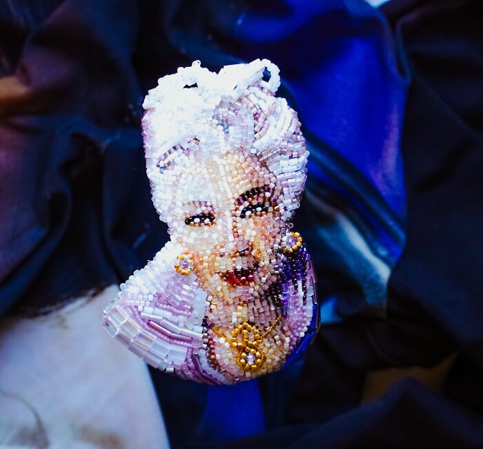 From Michael Jackson To Golden Globes Brooches: 40 Incredible Beaded Creations By Tiffany Pisani From Michael Jackson To Golden Globes Brooches: 40 Incredible Beaded Creations By Tiffany Pisani