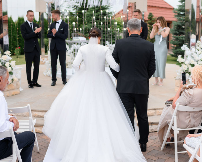 Wedding Turns Dramatic As Wacky MIL Tries To Wear White And Steals Bride’s Dress, Fails Miserably Wedding Turns Dramatic As Wacky MIL Tries To Wear White And Steals Bride’s Dress, Fails Miserably
