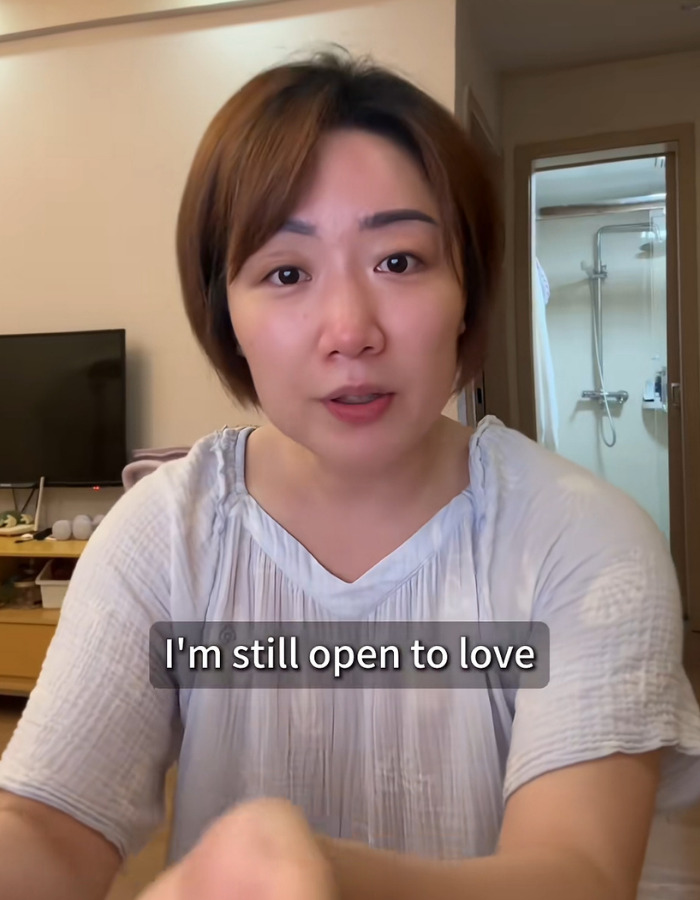 Mom Tried Setting Her Up With a Man Over 50, Then She Opened Up About China’s Painful “Leftover Women” Label
