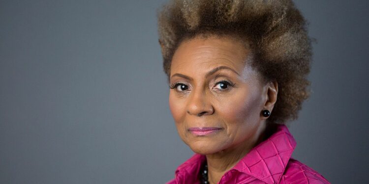 Leslie Uggams with grey background Leslie Uggams with grey background