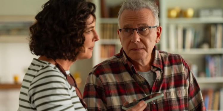 Paul Reiser and Robin Weigert in The Altruists Paul Reiser and Robin Weigert in The Altruists