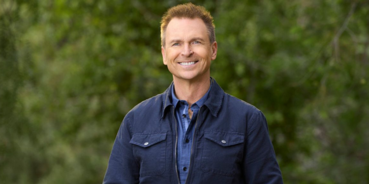 Phil Keoghan in The Amazing Race