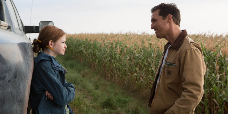 Matthew McConaughey and Mackenzie Foy in Interstellar (2014)