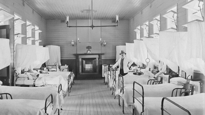 28 Terrifying Methods And Tools That Doctors Used In The Past To Treat Patients