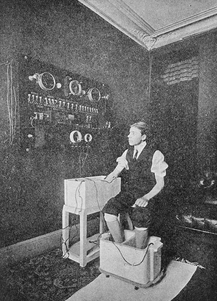 28 Terrifying Methods And Tools That Doctors Used In The Past To Treat Patients